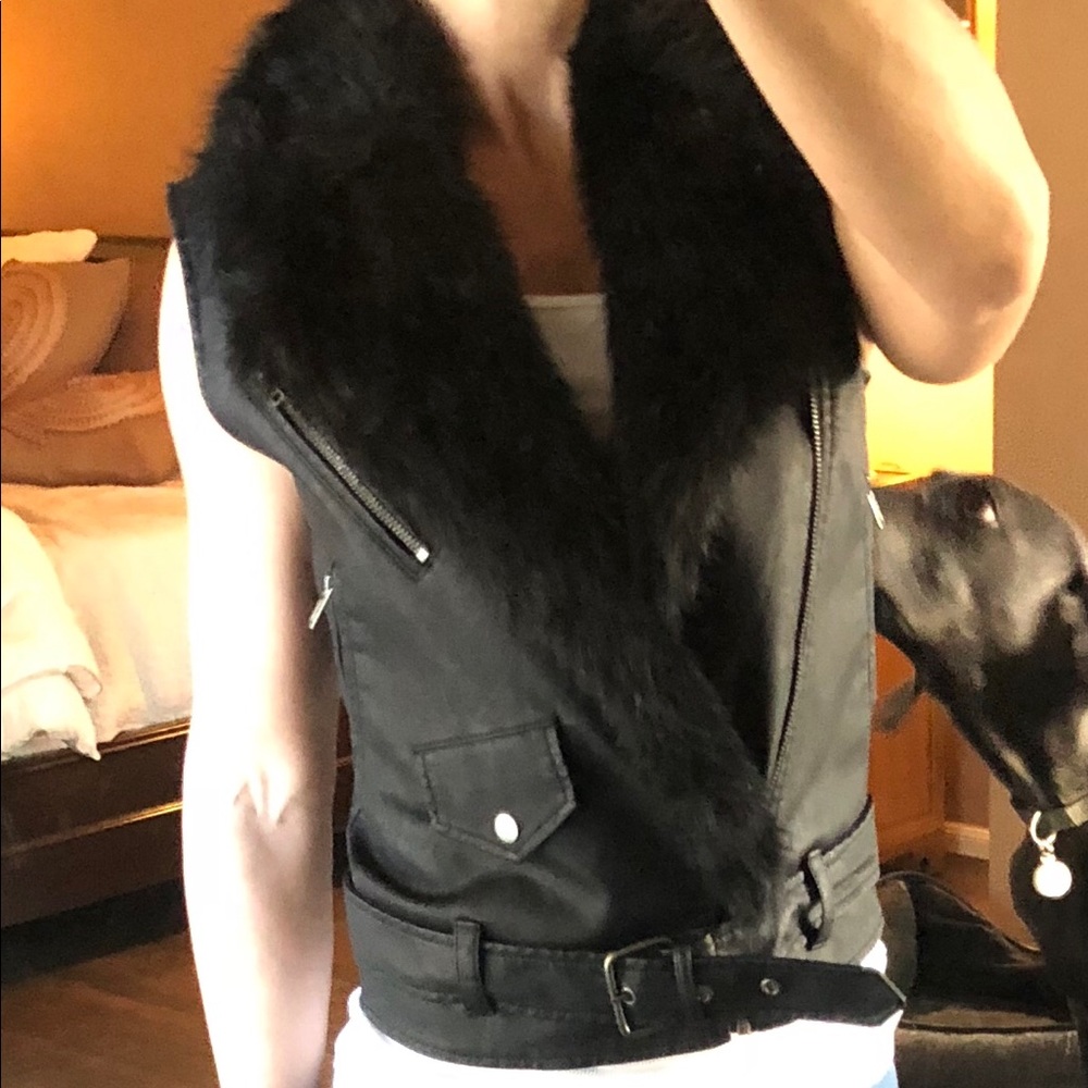 Saks Black leather vest with removable fur collar